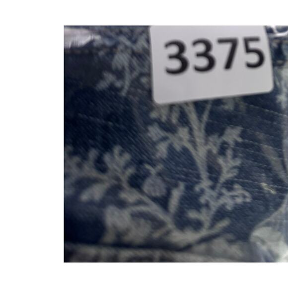 Time and Tru Mid Rise Size 12 Blue Floral Denim Cuffed Shorts - Picture 9 of 9
